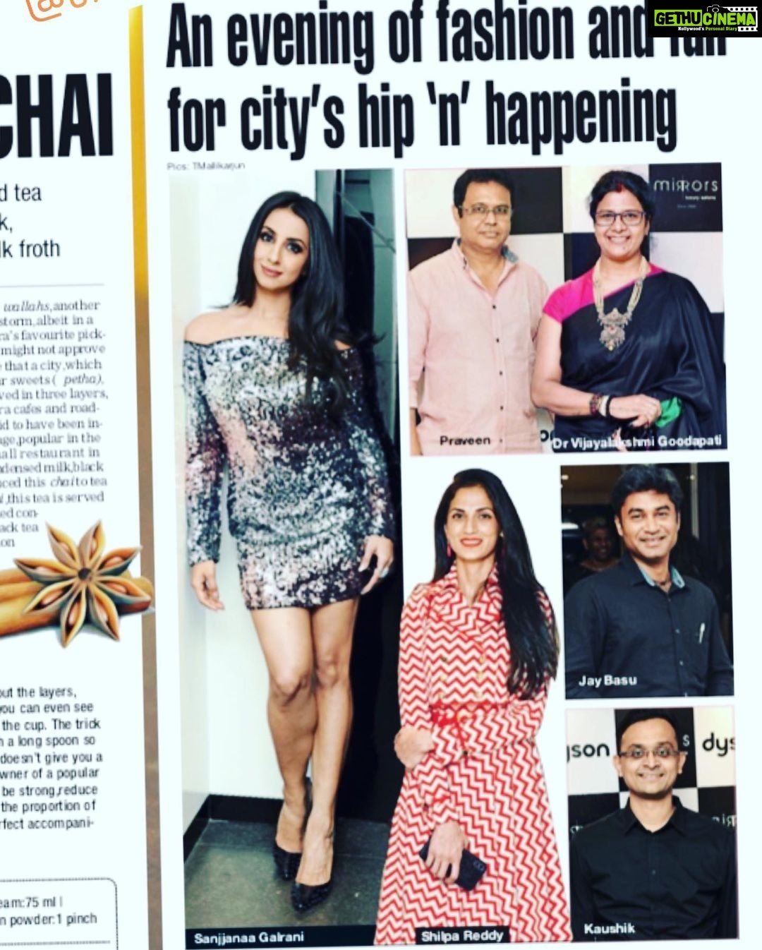 Sanjjanaa Instagram - Sanjjanaa Galrani launches a premium brand of blow dryer at Mirrors luxury saloon & spa . @SanjjanaaGalrani , @gotomirrors . 💝💝💝 visit mirrors saloon for There wow facilities of hair make up , nail extensions, hair extensions & the best service experience for any or every thing when it comes to the beauty saloon services in south india . 💝 mirrors is one amongst the top 5 Saloon brands in the country .. & I would like to congratulate chairperson Vijaylakhmi goodapathi gaaru to continuesly inspire us with her success stories . Photography by Hyderabad ‘s A’s photographer- @shareefnandyala . #influencercon2019 ,#influencerconference2019 #influencerconference #influencerconsulting #sanjjanaa #sanjana #glamourqueen , #swarnakhadgam #southindiancinema #sanjanagalrani Hyderabad High-tech City