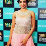 Sanjjanaa Instagram - #sanjjanaagalrani at #siimaawards2019 , sharing pics on the red carpet of #siimainqatar , #siimadayone , #siimaday2 , Thank u dear Reshma to hav made me look so good . Styled by #reshmagangji . Outfit by - #riazgangji Clutch by - @louisvuitton . Outfit @libasfashion.reshmariyaz Jewellry - #libas Ring by #gehnajewellers . @qatar.mod @qatarairways #qatartourism . Qatar Doha