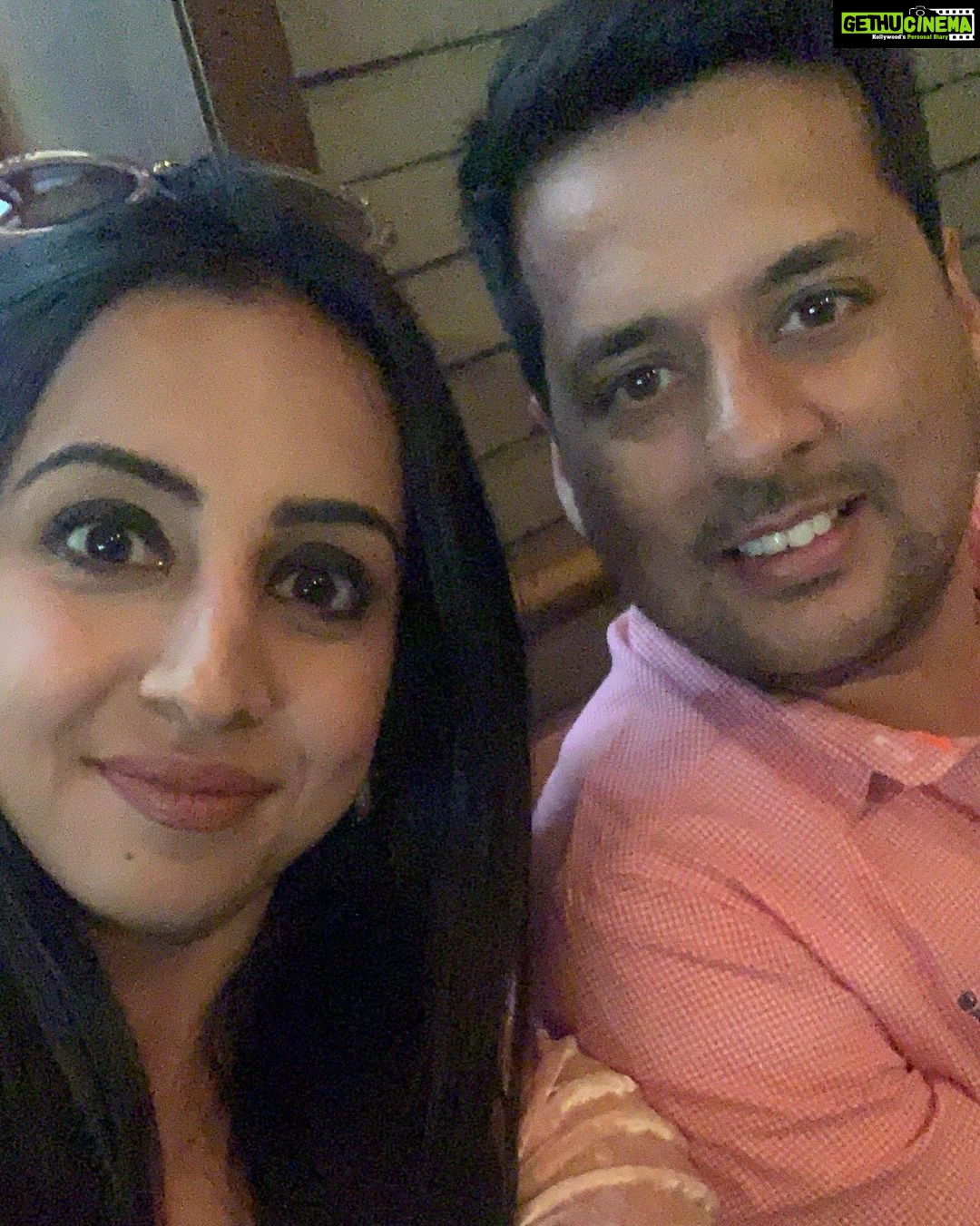 Sanjjanaa Instagram - #RawAndFine is the new awakening for me, and Iam very conscious of what I eat and where the ingredients are sourced from. @Himalayanind 's latest brunch at #Toast&Tonic was all about this. Happy that my favorite Mineral Water brand is acknowledging the efforts of such restaurants who put conscious efforts into sourcing products and curating a menu alike. Event coordinated by @Pallavisrkian @therakeshjain22, it was great meeting u @kuttiah π & was Fun hanging out with friends @anuj16rai @triyambakam_om_namah_shivay , Styled by @nischayniyogi #himalayanrawandfine #HimalayanSparkling #ChefManuChandra Toast & Tonic