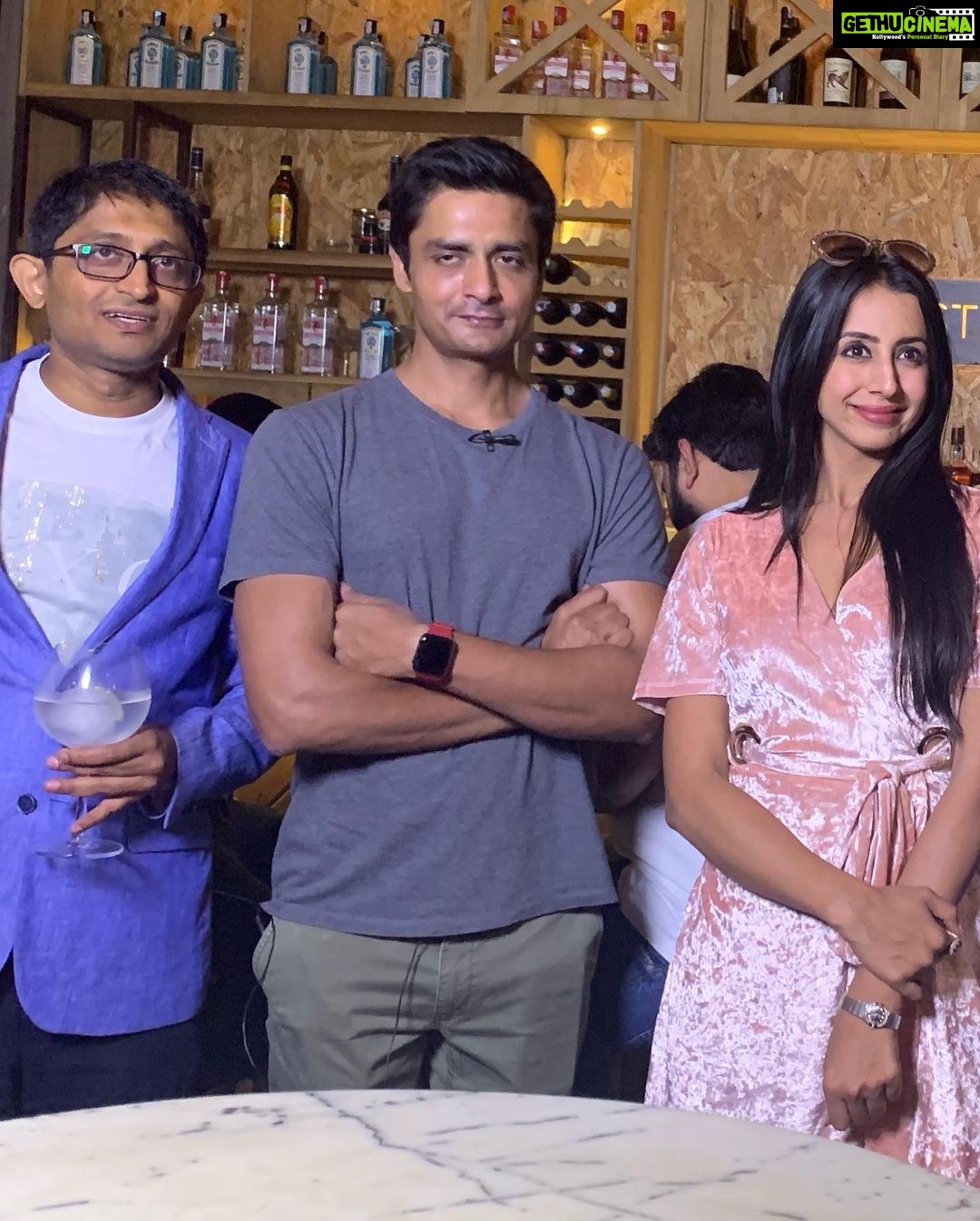 Sanjjanaa Instagram - #RawAndFine is the new awakening for me, and Iam very conscious of what I eat and where the ingredients are sourced from. @Himalayanind 's latest brunch at #Toast&Tonic was all about this. Happy that my favorite Mineral Water brand is acknowledging the efforts of such restaurants who put conscious efforts into sourcing products and curating a menu alike. Event coordinated by @Pallavisrkian @therakeshjain22, it was great meeting u @kuttiah π & was Fun hanging out with friends @anuj16rai @triyambakam_om_namah_shivay , Styled by @nischayniyogi #himalayanrawandfine #HimalayanSparkling #ChefManuChandra Toast & Tonic