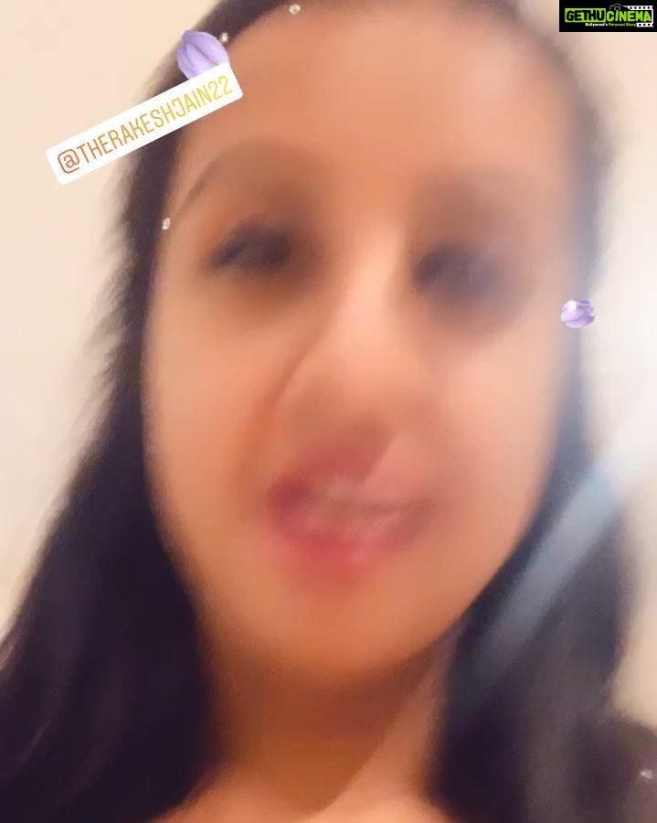 Sanjjanaa Instagram - #RawAndFine is the new awakening for me, and Iam very conscious of what I eat and where the ingredients are sourced from. @Himalayanind 's latest brunch at #Toast&Tonic was all about this. Happy that my favorite Mineral Water brand is acknowledging the efforts of such restaurants who put conscious efforts into sourcing products and curating a menu alike. Event coordinated by @Pallavisrkian @therakeshjain22, it was great meeting u @kuttiah π & was Fun hanging out with friends @anuj16rai @triyambakam_om_namah_shivay , Styled by @nischayniyogi #himalayanrawandfine #HimalayanSparkling #ChefManuChandra Toast & Tonic