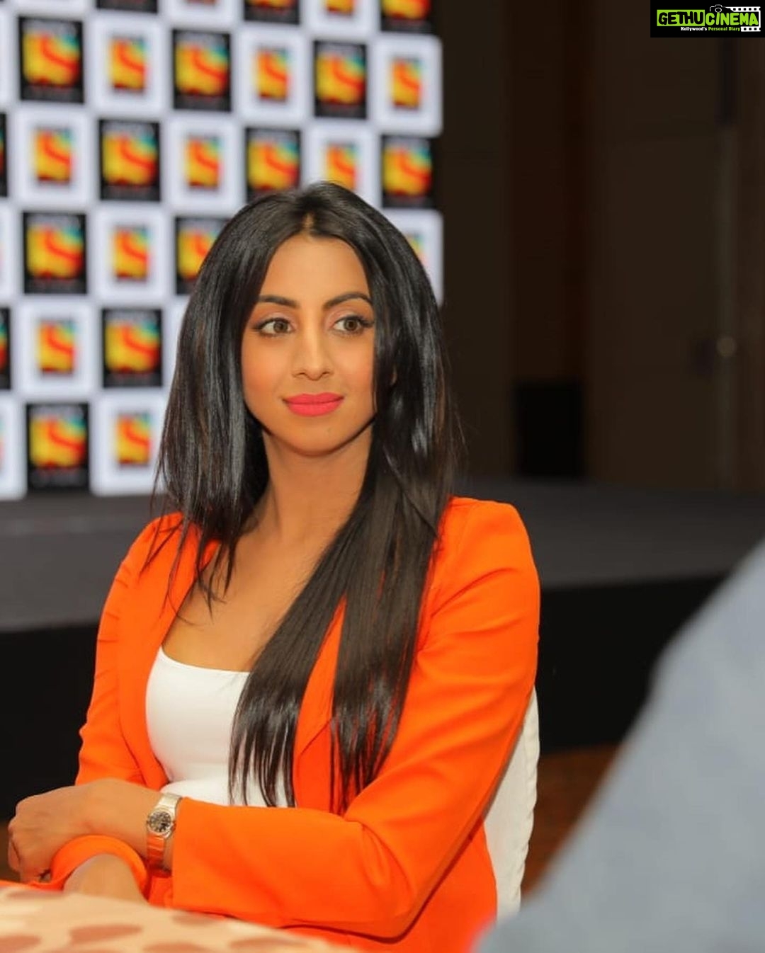 Sanjjanaa Instagram - It was a delight yesterday to witness the launch of , #Aivar my official tamil debut project trailer and my first stepping stone into the tamil film industry / tamil web series on the @sonylivindia application exclusively at #tajcoramandel , it was lovely to be accompanied by my mentor @ckkumaravel sir , @sameerbharatram , & the entire team of #Aivar , my cast #ashwinkakamanu with my directors #harsha ji & #vijay ji Of #brahhmacinecreations & my buddy @preetisingla ❤️❤️ bless us while the season one is getting ready to release in August and we are sure to shoot and rock it with the forthcoming season two as well in 2020 ! Yay ! Please watch the promo which is in set in my pictures . Hair & make up by naturalssalon / @page3annanagar . Thank you @ckkumaravel sir your team always makes me look so lovely 💝