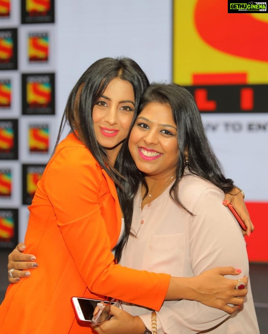 Sanjjanaa Instagram - It was a delight yesterday to witness the launch of , #Aivar my official tamil debut project trailer and my first stepping stone into the tamil film industry / tamil web series on the @sonylivindia application exclusively at #tajcoramandel , it was lovely to be accompanied by my mentor @ckkumaravel sir , @sameerbharatram , & the entire team of #Aivar , my cast #ashwinkakamanu with my directors #harsha ji & #vijay ji Of #brahhmacinecreations & my buddy @preetisingla ❤️❤️ bless us while the season one is getting ready to release in August and we are sure to shoot and rock it with the forthcoming season two as well in 2020 ! Yay ! Please watch the promo which is in set in my pictures . Hair & make up by naturalssalon / @page3annanagar . Thank you @ckkumaravel sir your team always makes me look so lovely 💝