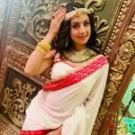 Sanjjanaa Instagram - #100episodes grand celebration on the sets of #swarnakhadgham , bless us for many more 100’s of episodes to come , we are celebrating success across four languages already @etvtelugu , #colourstamil #coloursodia , #coloursbangla ❤️❤️ also the telecast is going to happen in many more colours channels language regionally in India and even nationally in Hindi soon , as Swarnakhadgham is produced by @ARKA mediaworks & colours channel in collaboration , directed by television king himself @satyayata @yatanaveena , project produced by @arkamediaworks the producers of #Bahubali . Jewellry by @rubansaccessories @chinu_kala , Outfit by @neerusindia 💝 Hair & make up by @gotomirrors . Ramoji Film City