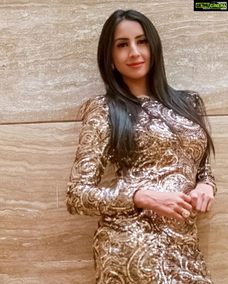 Sanjjanaa Instagram - I shopped this sexy gold shimmery dress from #shein app , Join the #sheingals now , hear is a new coupon code for all my followers , 2Sanjjanaa200 , It's a extra ₹200 off orders over ₹2000,the validation date is from 1st May 2019 to 30.july.2019 . Log into @sheinofficial now & shop & enjoy the discounts . Coupon also valid for #men to shop @sheinmen_in , 💝💝💝 Photography by - @rahul_karaangale_photography 💝💝 #Kannadafilms #SanjanaGalrani #Sanjana #Sanjjanaa #Sanjjanaagalrani #SandalwoodFilmIndustry #KannadaFilmIndustry #CinemaLovers #GlamorousActress #MultilingualActress #tamilactress #aivar #mathaymathay #bujjigadu #prabhasraju #sardaargabbarsingh #pawankalyan #banglore #queen #actor #indianactress #achiver #hollywood , #cinemalover , #strongwomen , #swarnakhadgham . Mumbai, Maharashtra