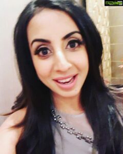 Sanjjanaa Instagram - I loved my box from #stylecracker get your right now ; follow the link below of the @stylecracker website https://www.stylecracker.com/home I am a member already ; get your membership now . Mumbai Andhri