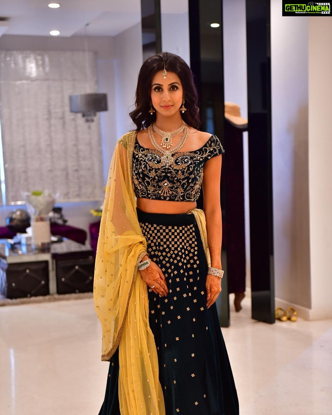 Sanjjanaa Instagram - Was lovely to dress for a family event a cousins engagement , wearing @neerusindia , hair & make up by @parishrm . Hea are some wonderful clicks . 💝💝 Indiranagar