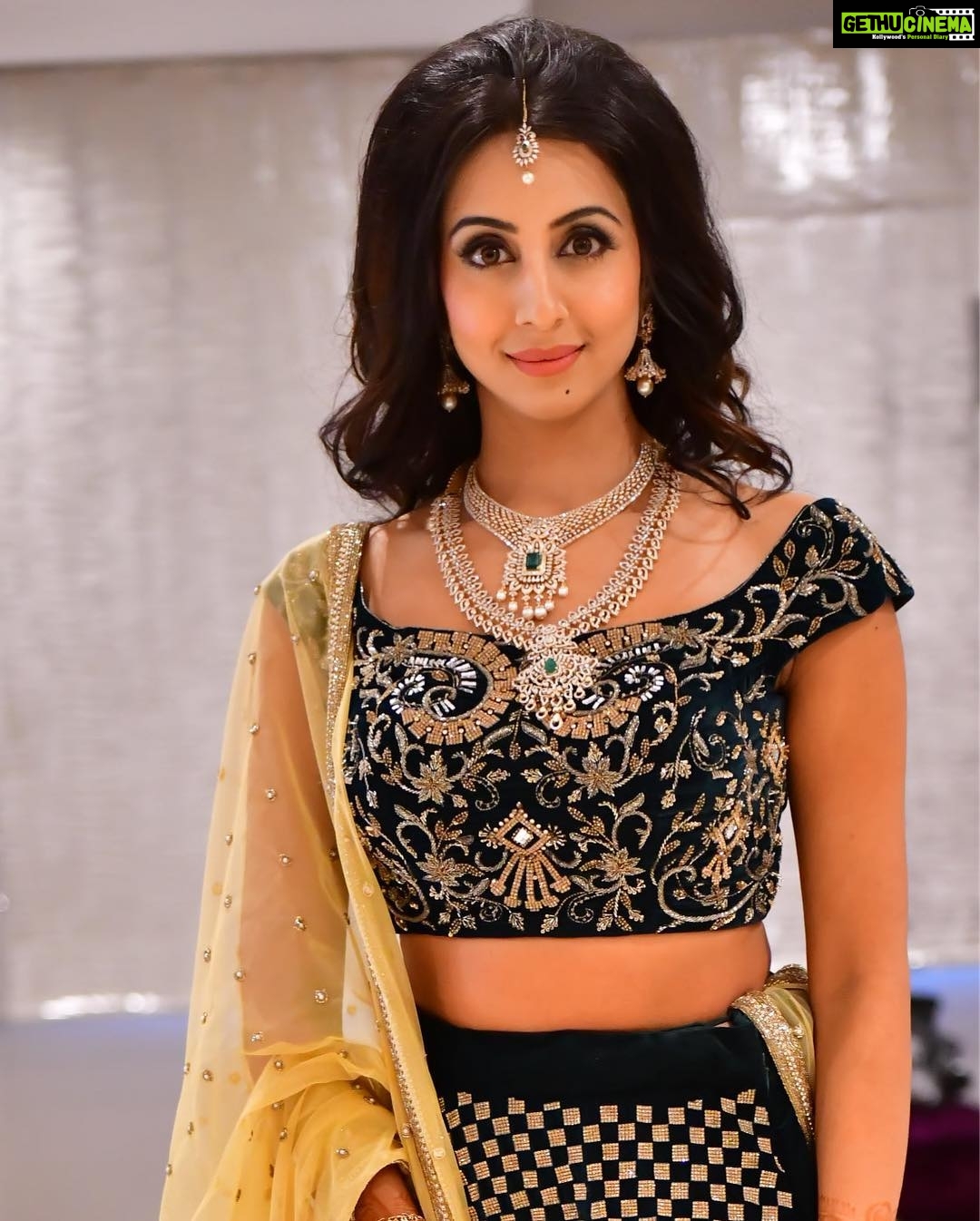 Sanjjanaa Instagram - Was lovely to dress for a family event a cousins engagement , wearing @neerusindia , hair & make up by @parishrm . Hea are some wonderful clicks . 💝💝 Indiranagar
