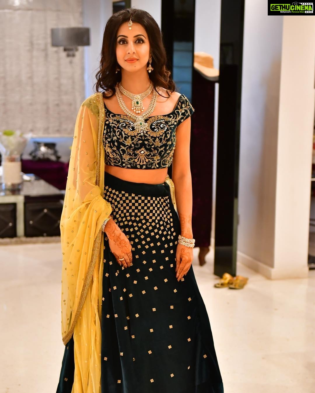Sanjjanaa Instagram - Was lovely to dress for a family event a cousins engagement , wearing @neerusindia , hair & make up by @parishrm . Hea are some wonderful clicks . 💝💝 Indiranagar