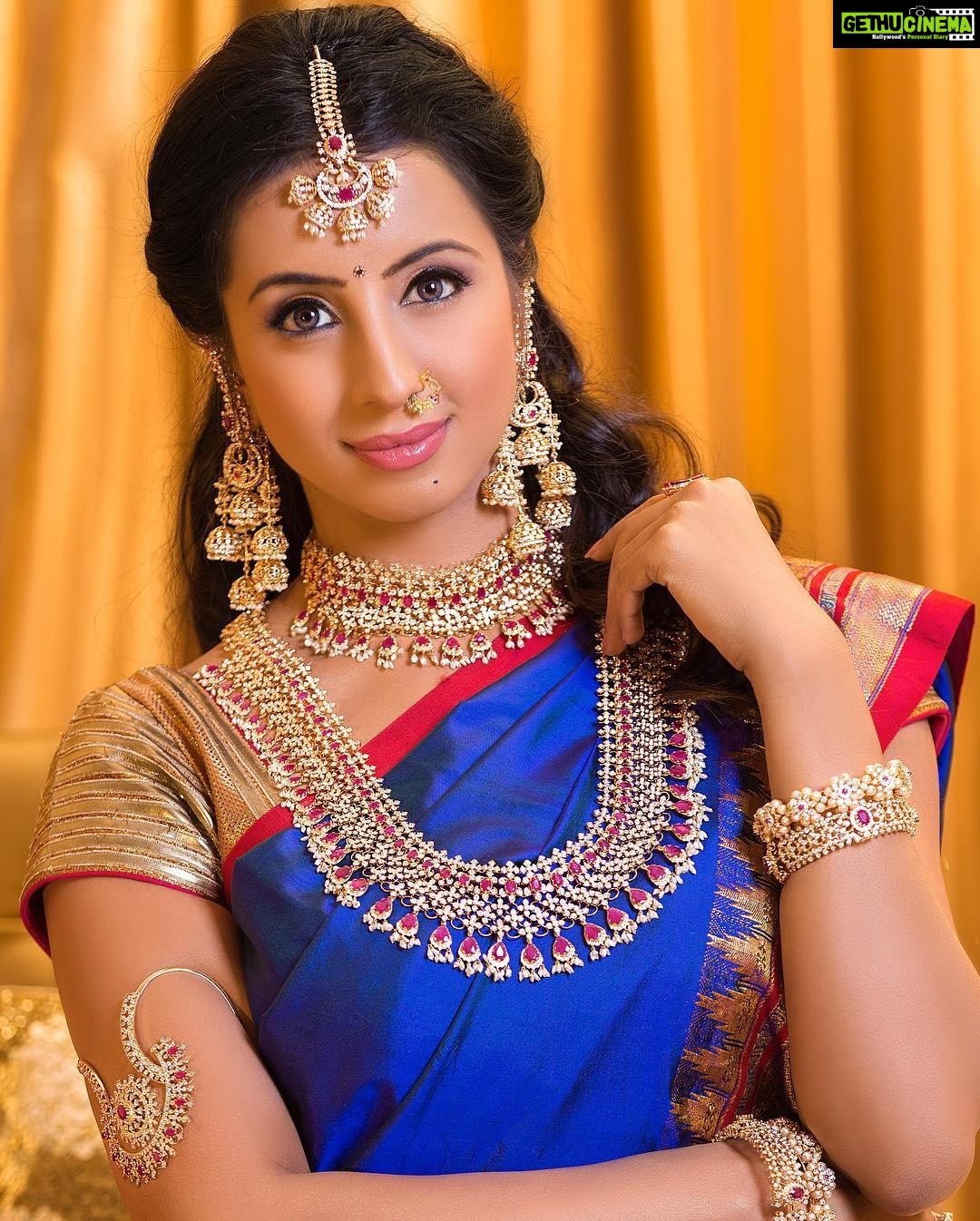 Sanjjanaa Instagram - Thank you for making me look so gorgeous always @srikrishnadiamondsandjewellery β€οΈ & @adwaithshine ππ caption this picture with one word my lovely followers πππ Bangalore, India