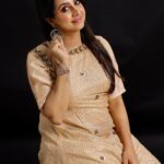 Sanjjanaa Instagram – Simplicity is Evergreen , & specially when weaves by @worldofvastram .. I’m simply in live with this lovely outfit which makes me feel so comfortable & eternally Beautiful , 

💄 & 💇‍♀️ @manglabanasude 
Jewellry by @rubansaccessories 
@portraitbybhardwaj ❤️ 

Have a blessed day ahead … ❤️ Bangalore, India