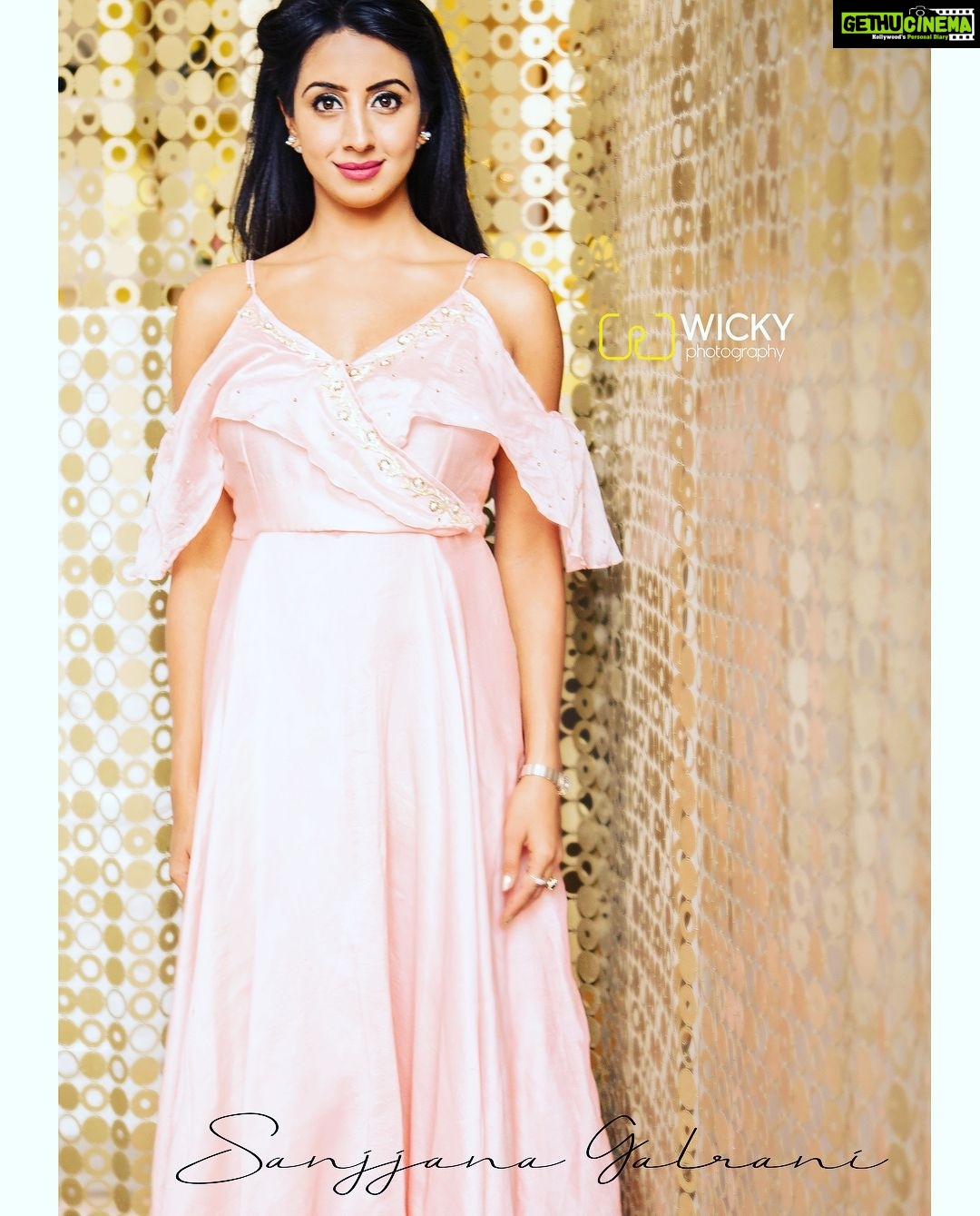 Sanjjanaa Instagram - Just completed another schedule of shoot for #swarnakhadgam , hea are some new pics for my insta lovers , banglore city calling ❤️❤️ Pc: @wicky_photography Hotel Sitara, Ramoji Film City