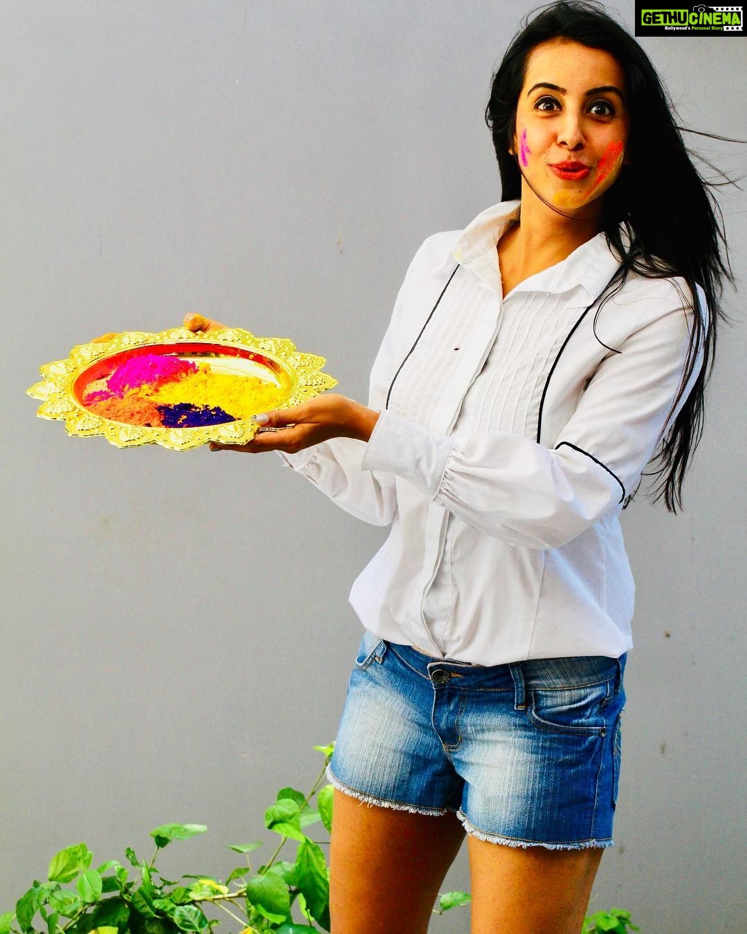 Sanjjanaa Instagram - #holi is my favourite festival .. how did u like holi ????? ❤️❤️❤️ what did u do this Holi ????? #Tollywood #TeluguCinema #Bahubali #TollywoodActress #Southindianactress #Sanjjanaa #Sanjana #Sanjjanaagalrani #Sanjanagalrani #bujjigadu #vasavadutta #swarnakhadgam #tamilfilmindustry #tamilactress #bollywoodactress #karnataka #swarnakhadgham , #illayathalapathy #sanjana #swarnakhadgham , Juhu, Maharashtra, India