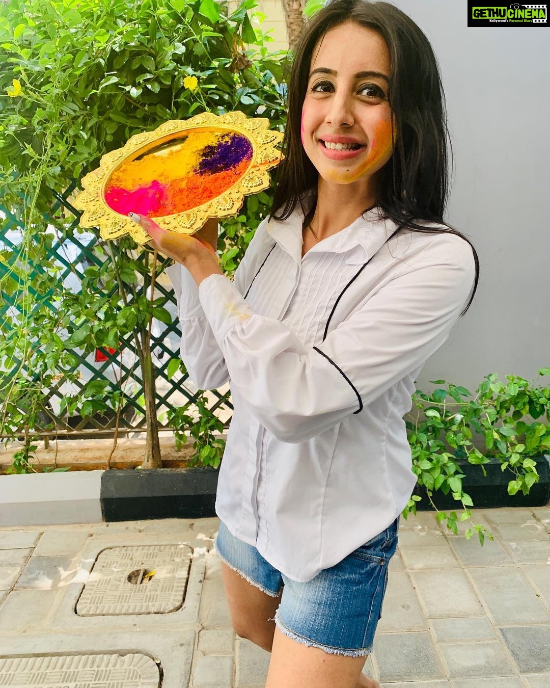 Sanjjanaa Instagram - Holi was at its rocking best , nailed it & how , ❤️❤️thank u for the wow party @vineetjain12 🤟 ! & @zuhaib05 it’s so much fun to be with u always 🙌🙌🙌 #friendsforever . #Tollywood #TeluguCinema #Bahubali #TollywoodActress #Southindianactress #Sanjjanaa #Sanjana #Sanjjanaagalrani #Sanjanagalrani #bujjigadu #vasavadutta #swarnakhadgam #tamilfilmindustry #tamilactress #bollywoodactress #karnataka #swarnakhadgham , #illayathalapathy #sanjana #swarnakhadgham , Ramee Group