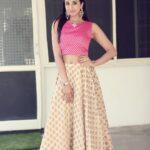 Sanjjanaa Instagram - Outfit by @neerusindia ❤️❤️ Looking forward to an event this evening by @theofficialsbi #sbibank , c u all today ❤️ exited . Describe my picture with one word ?? ❤️😻 #sandalwood #telugufilms #kannadafilms,