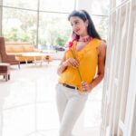 Sanjjanaa Instagram – Feeling yellow like a sunflower 💝🌻