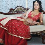 Sanjjanaa Instagram - Hair & make up by @gotomirrors , dress by @neerusindia & jewellry by #tiraajewellers Hyderabad, photographs courtesy @ragalahari , 😍 New pics from the sets of #Swarnakhadgham / #illayathalapathy - happy to share that we are nearing the shoot of the 50th episode , with having telecasted about 24 episodes by now , its a project by the producers of Bahubali @arkamediaworks , directed by @satyayata , on air in @etvteluguindia , @colorstvtamil , @colorsbangla & @colorsodia . Ramoji Film City
