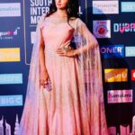 Sanjjanaa Instagram - Siima awards day 2 , also sharing pics of working out 🏋️‍♀️ at dubai & bumping & making a new gym buddy . Chq who it is 😊🏋️‍♀️ Dubai, United Arab Emirates
