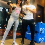 Sanjjanaa Instagram - Siima awards day 2 , also sharing pics of working out 🏋️‍♀️ at dubai & bumping & making a new gym buddy . Chq who it is 😊🏋️‍♀️ Dubai, United Arab Emirates