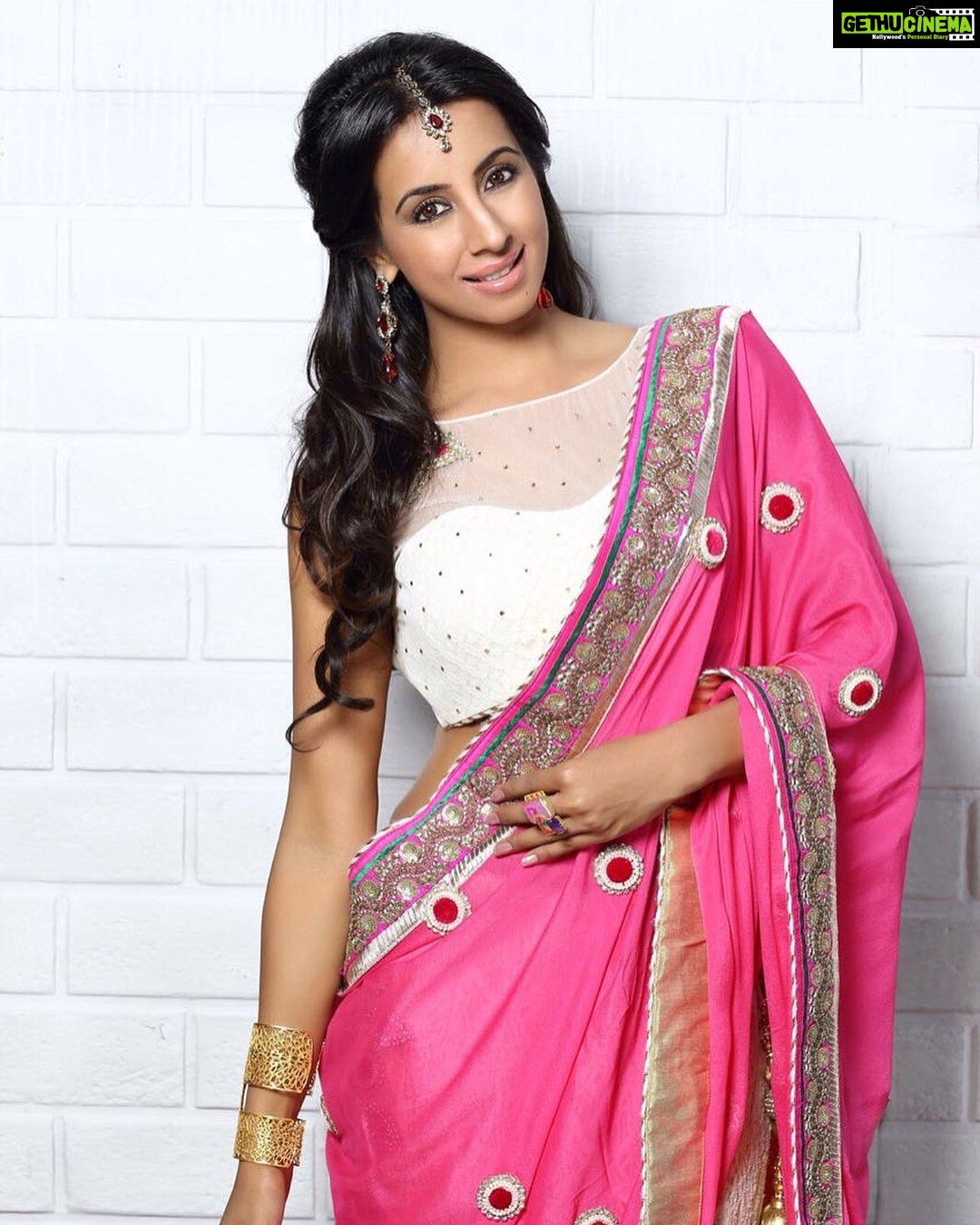 Sanjjanaa Instagram - अनेकता में एकता ही इस देश की शान हैं, इसलिए मेरा भारत देश महान हैं. Happy 72nd independence day , im very emotional when it comes to the love 💕 for my country , i love my india , & i want every youngster to love our country like your own mother 🙏 jai hind,Mera bharath mahaan🙏