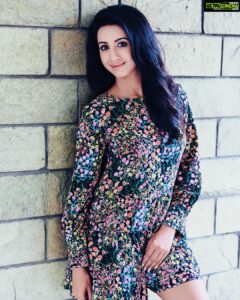 Sanjjanaa Instagram - Here are some wonderful pics , lets bring the weekend in togeather , lots & lots of love to all , do watch @swarnakhadgamofficial repeat telecast every week from 10.30 am to 11.30 am on @etvtelugu @etvteluguindia , also subscribe to the channel of #Swarnakhadgam on @youtube - look for “ etv Swarnakhadgam “ Look curated by - dr.vijaylakshmi goodapathy - founder - mirrors luxury saloons . @gotomirrors , Pics by - @shareefnandyala photography . Many thanx for all your love 💖 🙏 Hyderabad