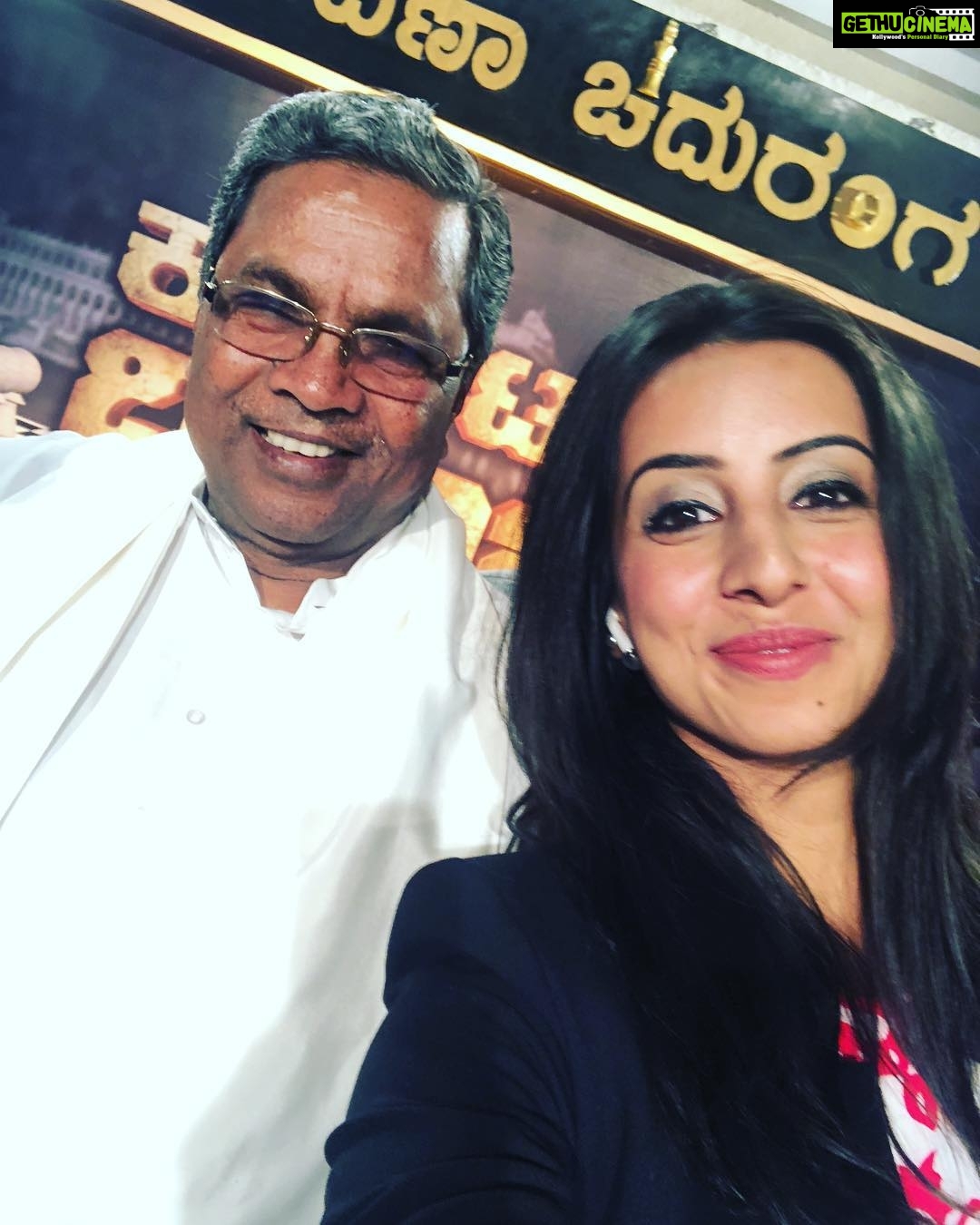 Sanjjanaa Instagram - This elections i want #congress to win , what is your opinion ? Who’s going to win the season, who are you supporting & y ? Bangalore, India