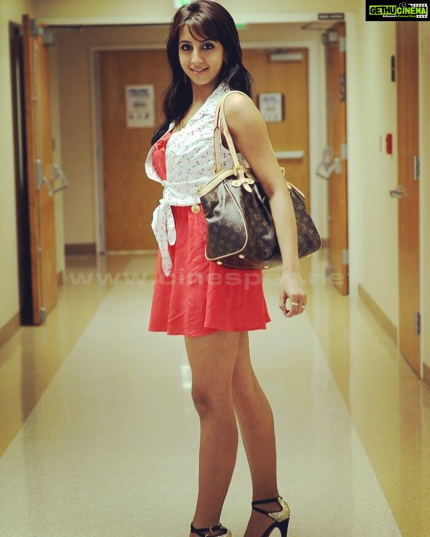 Sanjjanaa Instagram - Red and white ❤️#sanjjanaagalrani #sanjjanaa #actresslife #excitedme #wednesdaywisdom #keepsupporting #keepfollowing 💥✨