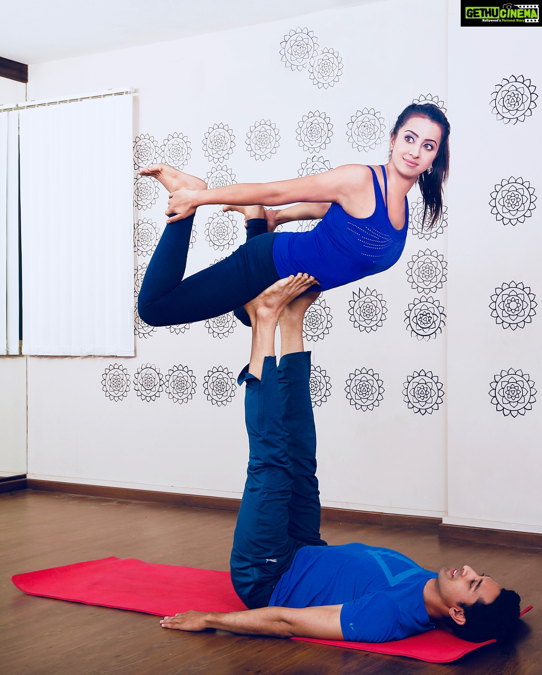 Sanjjanaa Instagram - How many of you love yoga ? Come & claim ur 1 hour absolute free trial at my academy akshar yoga - 08041162479 . Also 1 full month of free classes for kids below 16 this International yoga month . 🙏 Koramangala Sanjjanaa's Akshar power yoga Academy