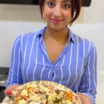 Sanjjanaa Instagram - Yummy Wheat Base Bread pizza recipe ❤️ made at home .. ❤️❤️❤️ Wearing @rubansaccessories @zelenaformommies 👗 Make up by @official_dermacol_india . . . #telugu #hyderabad #telangana #andhrapradesh #sanjjanaa #sanjjanaagalrani #pspk