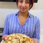 Sanjjanaa Instagram – Yummy Wheat Base Bread pizza recipe ❤️ made at home .. ❤️❤️❤️ 

Wearing @rubansaccessories 
@zelenaformommies 👗 
Make up by @official_dermacol_india 

. 

.

.

#telugu #hyderabad #telangana #andhrapradesh #sanjjanaa #sanjjanaagalrani #pspk