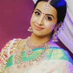 Sanjjanaa Instagram – Happy Diwali every one in advance … 

Nothing looks as beautiful as a South Indian White Saree for any festive occasion & it becomes more special when it’s sourced from @kalamandirfashions . Agree ???? 

I thank Lord Lakshmi the godess to have always been the biggest inspiration of strength in my life and has blessed me in my life with everything more than what I deserve ❤️

I am always “ Vocal for Local “ I totally loved working with the group of talented names & brands below … follow them Now ❤️

Lovely to be on board with “ #kalamandirfashions “ after such a long time … 

@kalyankalamandir 

Thanx to my Lovely team in banglore city who made this happen ❤️

Jewellry by @srikrishnadiamondsandjewellery , 
✍️ editor @kool_swaroop 
Photography @shivs_snap ,
Mua @prettify_makeover ,
Shoot Decor by  @hidden.lightz , 
Designer @velvet_boutique_dvg 

❤️ 

❤️ 

❤️ 

#sanjjanaa  #southindiancinema  #sanjanagalrani #sardaargabbarsingh #bujjigadu #mujhseshaadikarogi #sanjjanaagalrani #jaikarnataka #kannadafilmsctress #telugufilmactress #kannadiga #kannadathi #namma #kannadafilms #kannada #pawankalyan. Telangana Hyderabad