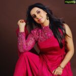 Sanjjanaa Instagram - Hi guys have a look at this really beautiful pictures shot by @portraitbybhardwaj MUA @manglabanasude Outfit @worldofvastram Jewellry @rubansaccessories … As the call with Wave three has come around as a big threat , let’s address it before it affects our life .. Stay safe and stay indoors as much as you can , stay blessed . Check out my YouTube channel in my Instagram Bio , do subscribe to it & show some love ❤️ Karnataka, Bangalore