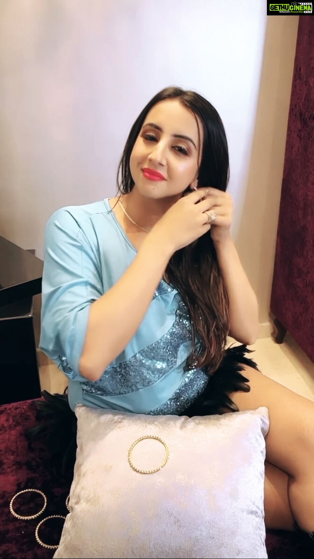 Sanjjanaa Instagram - #bheemlanayak latest song that I am completely in love with of @pawankalyan the legend himself ❤️ #celebrityinfluencer #indianfilmactress #southindianactress #indianbrands #sanjjanaa #sanjjanaaGalrani #bujjigadu #bangloreinfluencers #hyderabadinfluencers #kannadafilmactress #telugufilmactress #pspk #pawankalyanfan #janasena #dbossfans #sanjana #sanjanagalrani.