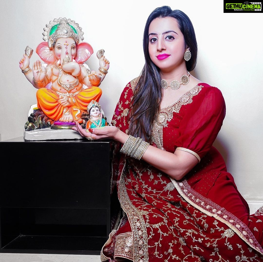 Sanjjanaa Instagram - Double Tap β€οΈ Beautiful Dress by @rsbrothersindia πΈ @manu_mj_joe , @stories_of_pixel Edited by @thejan__ Thanking Lord Ganesha for all the blessings, for all the happiness, for all the positive things in life ππ Happy Ganesha festival to everybody thank you for all your love thank you for all your support each and everyone of my social media Family β¦ π β€οΈ β€οΈ #celebrityinfluencer #indianfilmactress #southindianactress #indianbrands #sanjjanaa #sanjjanaaGalrani #bujjigadu #bangloreinfluencers #hyderabadinfluencers #mirrorsluxurysalons. Telangana