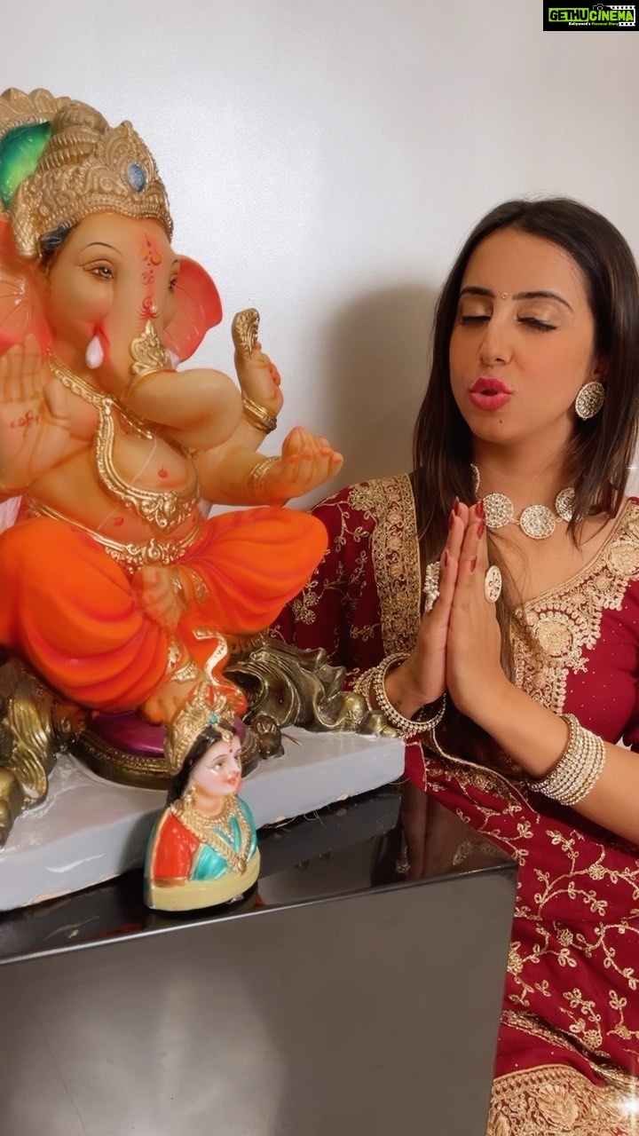 Sanjjanaa Instagram - Happy Ganesha Gowri Festival to all ❤️❤️ Double Tap ❤️❤️ ❤️❤️ Costume by @rsbrothersindia 📸 @stories_of_pixel 📸 person @manu_mj_joe Edited by @thejan__ #ganapathibappamoriya #ganesha #ganeshachaturthi #celebrityinfluencer #indianfilmactress #southindianactress #indianbrands #sanjjanaa #sanjjanaaGalrani #bujjigadu #bangloreinfluencers #hyderabadinfluencers #mirrorsluxurysalons.