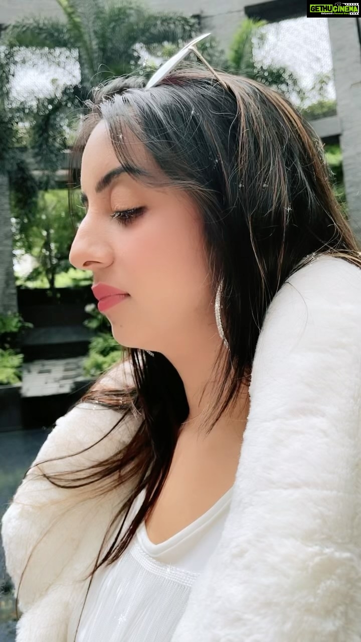 Sanjjanaa Instagram - Double Tap .. ❤️ Hi friends I hope you really are enjoying my Reel’s , participate in #duetwithsanju & get featured in my stories and my highlights #kannadareels #celebrityinfluencer #indianfilmactress #southindianactress #indianbrands #sanjjanaa #sanjjanaaGalrani #bujjigadu #bangloreinfluencers #hyderabadinfluencers #mirrorsluxurysalons.
