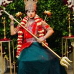 Sanjjanaa Instagram - I wish I was a child and every Navratri evening I would go back to play dandiya and dance performing Garba … I so miss those carefree days when we were kids we used to await this grandest festival, flaunting nine beautiful different outfits on all nine days .. We would look forward to the Jagran, the daily aarti followed by this beautiful dancing festival and meeting & greeting with all friends and relatives …. Mera Bachpan Lautaaadijiyeeeeeee koi ….. I thank the godess to have always been the biggest inspiration of strength in my life and has blessed me in my life with everything more than what I deserve ❤️❤️❤️ Happy Navrathri festival 🙏 Jai Mata di …. I am always “ Vocal for Local “ I totally loved working with the group of talented names & brands below … follow them Now ❤️ Jewellry by @srikrishnadiamondsandjewellery , ✍️ editor @kool_swaroop Photography @shivs_snap , Mua @prettify_makeover , Shoot Decor by @hidden.lightz , Designer @florencefashion4 Bangalore, India