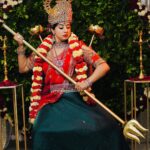 Sanjjanaa Instagram - I wish I was a child and every Navratri evening I would go back to play dandiya and dance performing Garba … I so miss those carefree days when we were kids we used to await this grandest festival, flaunting nine beautiful different outfits on all nine days .. We would look forward to the Jagran, the daily aarti followed by this beautiful dancing festival and meeting & greeting with all friends and relatives …. Mera Bachpan Lautaaadijiyeeeeeee koi ….. I thank the godess to have always been the biggest inspiration of strength in my life and has blessed me in my life with everything more than what I deserve ❤️❤️❤️ Happy Navrathri festival 🙏 Jai Mata di …. I am always “ Vocal for Local “ I totally loved working with the group of talented names & brands below … follow them Now ❤️ Jewellry by @srikrishnadiamondsandjewellery , ✍️ editor @kool_swaroop Photography @shivs_snap , Mua @prettify_makeover , Shoot Decor by @hidden.lightz , Designer @florencefashion4 Bangalore, India