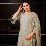 Sanjjanaa Instagram - Beautiful out fit by @rsbrothersindia with lovely Zardhosi work … Shot @suzen_productions (clement Photographee) @nadia_khan_makeupartist Follow #rsbrothersindia & order your lovely designer wear Festive outfit from them … Also don’t forget to check out there daily wear collection … ❤️❤️❤️ #celebrityinfluencer #indianfilmactress #southindianactress #indianbrands #sanjjanaa #sanjjanaaGalrani #bujjigadu #bangloreinfluencers #hyderabadinfluencers #mirrorsluxurysalons.