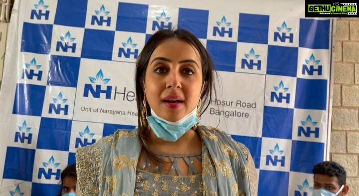 Sanjjanaa Instagram - Vaccination camp conducted by #SanjjanaaGalraniFoundation … @sanjjanaafoundation , Grand success in HAL area #banglorecity . All thanx to @nh_foundations to empower us to conduct the Successful Vaccination camp. #celebrityinfluencer #indianfilmactress #southindianactress #indianbrands #sanjjanaa #sanjjanaaGalrani #bujjigadu #bangloreinfluencers #hyderabadinfluencers #mirrorsluxurysalons. Bangalore, India