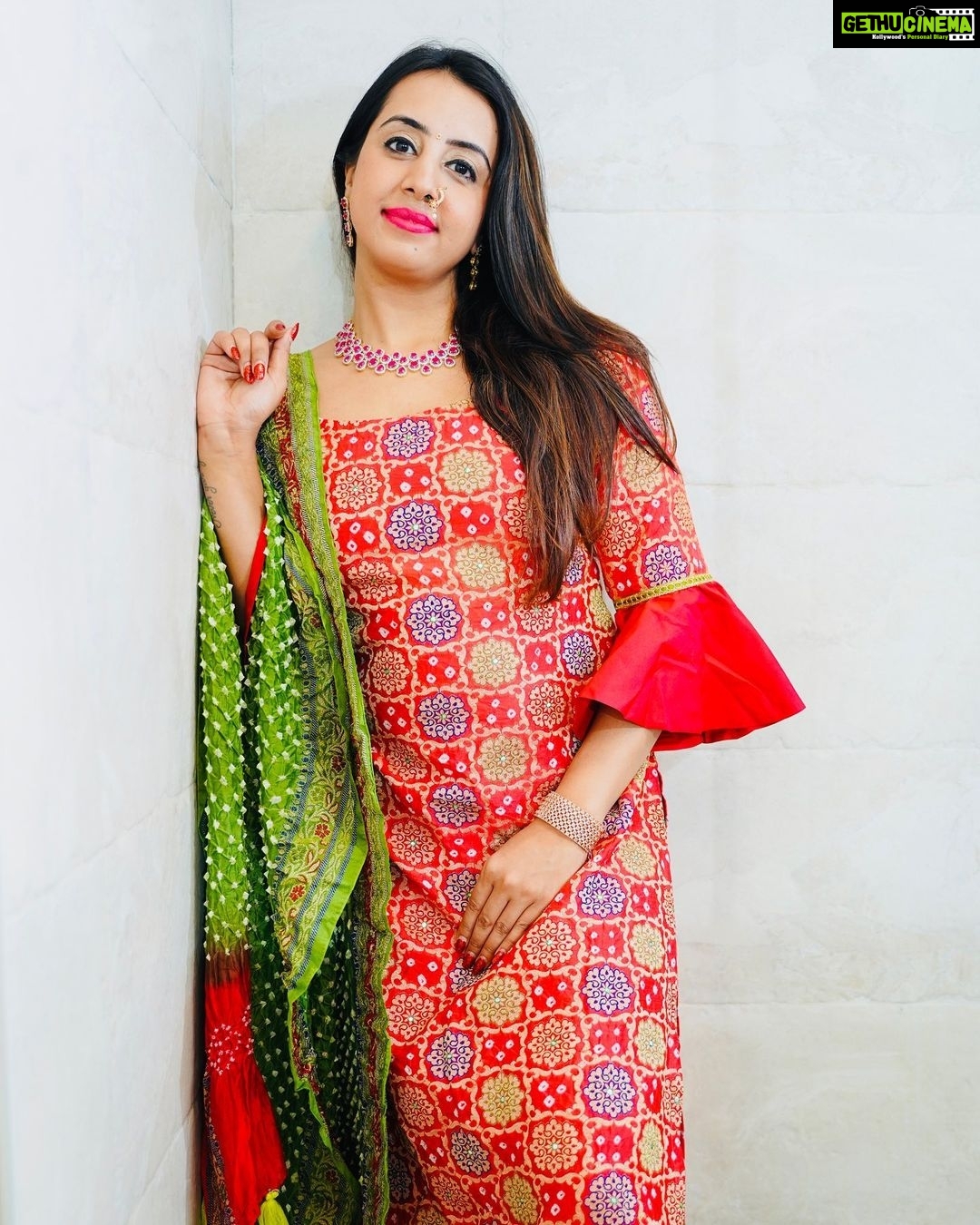 Sanjjanaa Instagram - @rsbrothersindia Check out their beautiful dresses with lovely work, I just love flaunting dresses by this very successful Brand of Andhra & Telangana .. it’s always Blissful to dress up in your Outfits #rsbrothersindia … they are so wow … Mua @makeup_by_bhoomi , @makeup_by_rashmiii . Edited by @thejan__ Pic shot by @manu_mj_joe Look at the beautiful contrast Green Bhandhani work of the Duppataa with the orangish red dress …. Truely adorable isn’t it ??? Dress stitched by Phani my designer from Hyderabad , … ❤️ #rsbrothers #rsbrothersindia #kannadathi #kannadaactress #kannadiga #Tollywood #TeluguCinema #Bahubali #TollywoodActress #Southindianactress #Sanjjanaa #Sanjjanaagalrani #bujjigadu #tamilwebseries #aivar #tamilcinema #swarnakhadgam #tamilfilmindustry #tamilactress #bollywoodactress #karnataka #illayathalapathy #sanjanagalrani #sanjana.