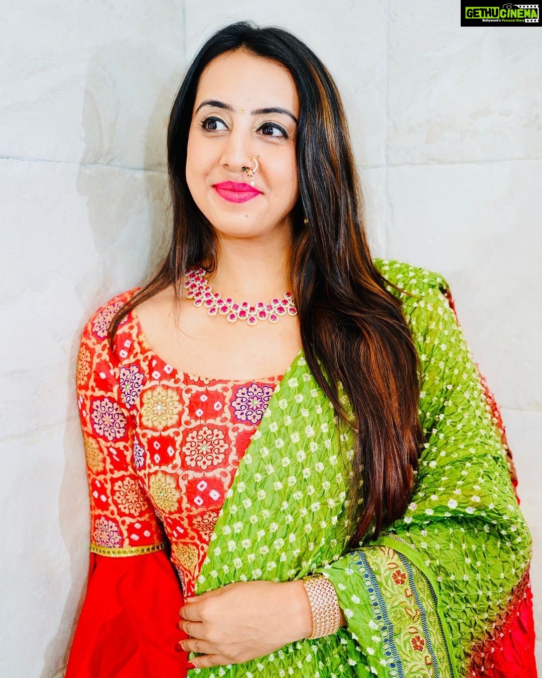 Sanjjanaa Instagram - @rsbrothersindia Check out their beautiful dresses with lovely work, I just love flaunting dresses by this very successful Brand of Andhra & Telangana .. it’s always Blissful to dress up in your Outfits #rsbrothersindia … they are so wow … Mua @makeup_by_bhoomi , @makeup_by_rashmiii . Edited by @thejan__ Pic shot by @manu_mj_joe Look at the beautiful contrast Green Bhandhani work of the Duppataa with the orangish red dress …. Truely adorable isn’t it ??? Dress stitched by Phani my designer from Hyderabad , … ❤️ #rsbrothers #rsbrothersindia #kannadathi #kannadaactress #kannadiga #Tollywood #TeluguCinema #Bahubali #TollywoodActress #Southindianactress #Sanjjanaa #Sanjjanaagalrani #bujjigadu #tamilwebseries #aivar #tamilcinema #swarnakhadgam #tamilfilmindustry #tamilactress #bollywoodactress #karnataka #illayathalapathy #sanjanagalrani #sanjana.