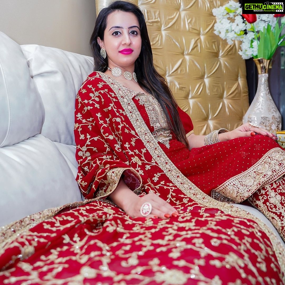 Sanjjanaa Instagram - Double Tap β€οΈ Beautiful Dress by @rsbrothersindia πΈ @manu_mj_joe , @stories_of_pixel Edited by @thejan__ Thanking Lord Ganesha for all the blessings, for all the happiness, for all the positive things in life ππ Happy Ganesha festival to everybody thank you for all your love thank you for all your support each and everyone of my social media Family β¦ π β€οΈ β€οΈ #celebrityinfluencer #indianfilmactress #southindianactress #indianbrands #sanjjanaa #sanjjanaaGalrani #bujjigadu #bangloreinfluencers #hyderabadinfluencers #mirrorsluxurysalons. Telangana