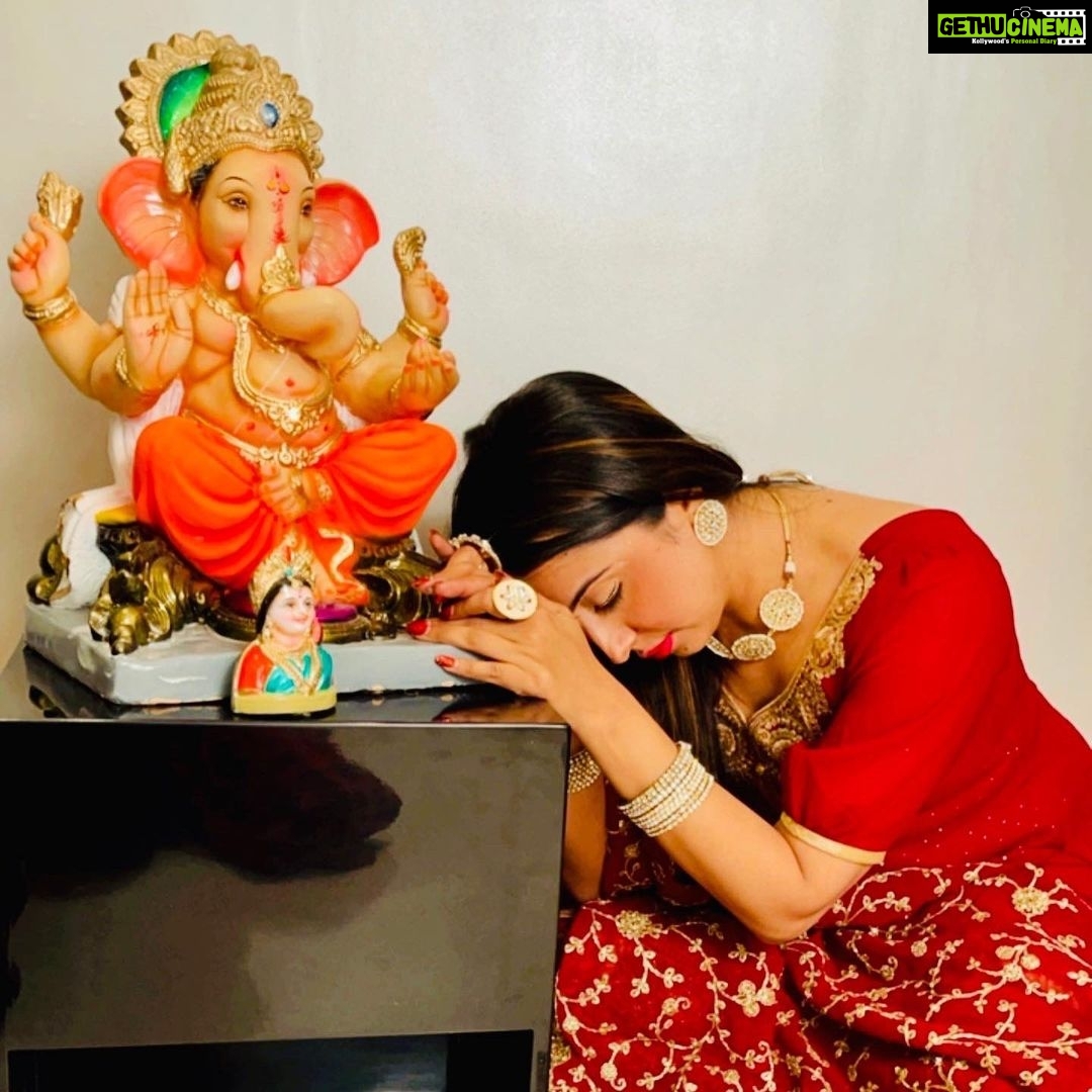 Sanjjanaa Instagram - Double Tap β€οΈ Beautiful Dress by @rsbrothersindia πΈ @manu_mj_joe , @stories_of_pixel Edited by @thejan__ Thanking Lord Ganesha for all the blessings, for all the happiness, for all the positive things in life ππ Happy Ganesha festival to everybody thank you for all your love thank you for all your support each and everyone of my social media Family β¦ π β€οΈ β€οΈ #celebrityinfluencer #indianfilmactress #southindianactress #indianbrands #sanjjanaa #sanjjanaaGalrani #bujjigadu #bangloreinfluencers #hyderabadinfluencers #mirrorsluxurysalons. Telangana
