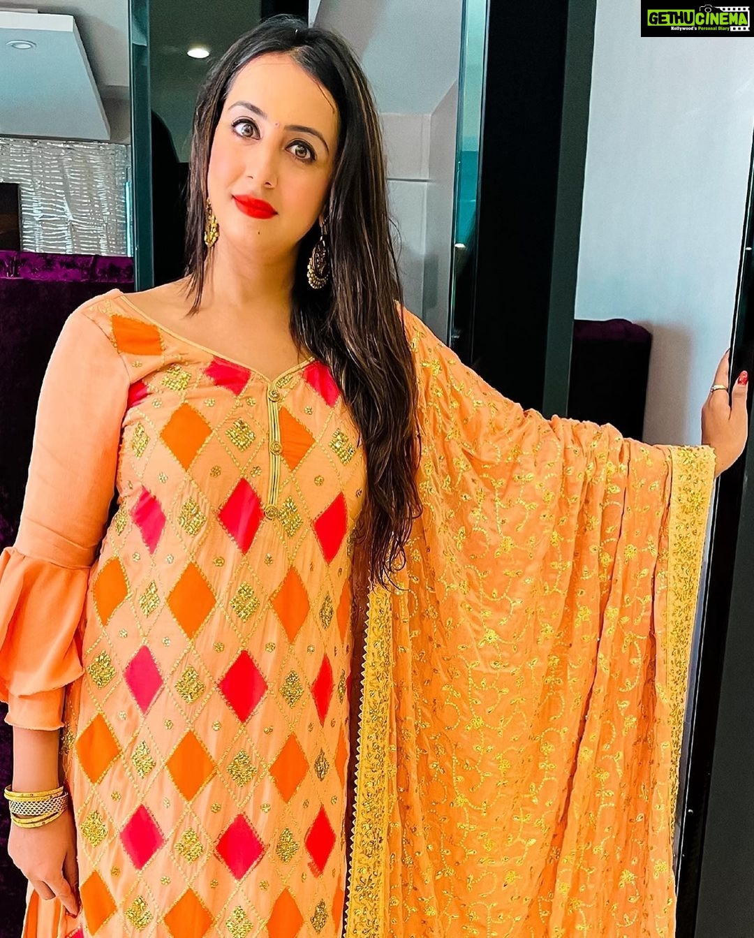 Sanjjanaa Instagram - Double Tap ❤️❤️❤️ Describe in detail how you love my outfit from #Rsbrothers ? Check out this beautiful dress “Bujjigadu” Sanjjanaa is flaunting by @rsbrothersindia - I’m so happy to be back on board with them as one of there leading #celebrityinfluencers … I simply love there variety of line up of collection … which is so cost effective says miss.Galrani … Stitched by my designer from Hyderabad Miss.Phani A very dedicated designer … 📸 @momina.momo Edited by @edits_hub07 . ❤️ ❤️ ❤️ #kannadathi #kannadaactress #kannadiga #Tollywood #TeluguCinema #Bahubali #TollywoodActress #Southindianactress #Sanjjanaa #Sanjjanaagalrani #bujjigadu #tamilwebseries #aivar #tamilcinema #swarnakhadgam #tamilfilmindustry #tamilactress #sanjanagalrani #sanjana. #celebrityinfluencer #indianfilmactress #southindianactress #indianbrands Telangana Hyderabad