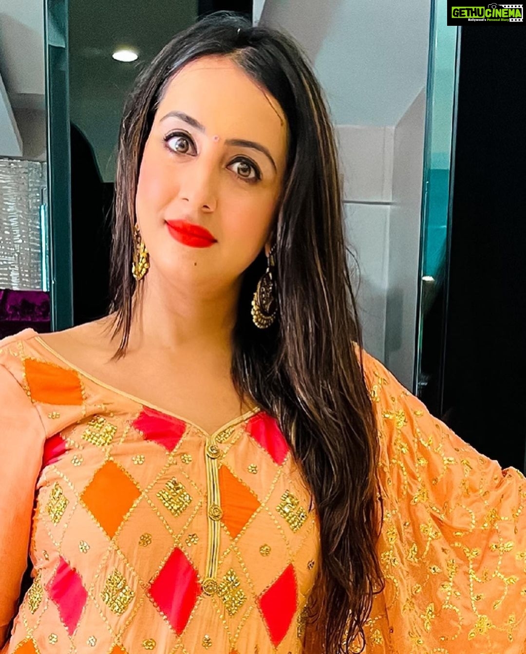 Sanjjanaa Instagram - Double Tap ❤️❤️❤️ Describe in detail how you love my outfit from #Rsbrothers ? Check out this beautiful dress “Bujjigadu” Sanjjanaa is flaunting by @rsbrothersindia - I’m so happy to be back on board with them as one of there leading #celebrityinfluencers … I simply love there variety of line up of collection … which is so cost effective says miss.Galrani … Stitched by my designer from Hyderabad Miss.Phani A very dedicated designer … 📸 @momina.momo Edited by @edits_hub07 . ❤️ ❤️ ❤️ #kannadathi #kannadaactress #kannadiga #Tollywood #TeluguCinema #Bahubali #TollywoodActress #Southindianactress #Sanjjanaa #Sanjjanaagalrani #bujjigadu #tamilwebseries #aivar #tamilcinema #swarnakhadgam #tamilfilmindustry #tamilactress #sanjanagalrani #sanjana. #celebrityinfluencer #indianfilmactress #southindianactress #indianbrands Telangana Hyderabad