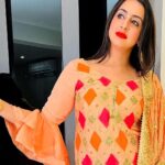 Sanjjanaa Instagram - Double Tap ❤️❤️❤️ Describe in detail how you love my outfit from #Rsbrothers ? Check out this beautiful dress “Bujjigadu” Sanjjanaa is flaunting by @rsbrothersindia - I’m so happy to be back on board with them as one of there leading #celebrityinfluencers … I simply love there variety of line up of collection … which is so cost effective says miss.Galrani … Stitched by my designer from Hyderabad Miss.Phani A very dedicated designer … 📸 @momina.momo Edited by @edits_hub07 . ❤️ ❤️ ❤️ #kannadathi #kannadaactress #kannadiga #Tollywood #TeluguCinema #Bahubali #TollywoodActress #Southindianactress #Sanjjanaa #Sanjjanaagalrani #bujjigadu #tamilwebseries #aivar #tamilcinema #swarnakhadgam #tamilfilmindustry #tamilactress #sanjanagalrani #sanjana. #celebrityinfluencer #indianfilmactress #southindianactress #indianbrands Telangana Hyderabad