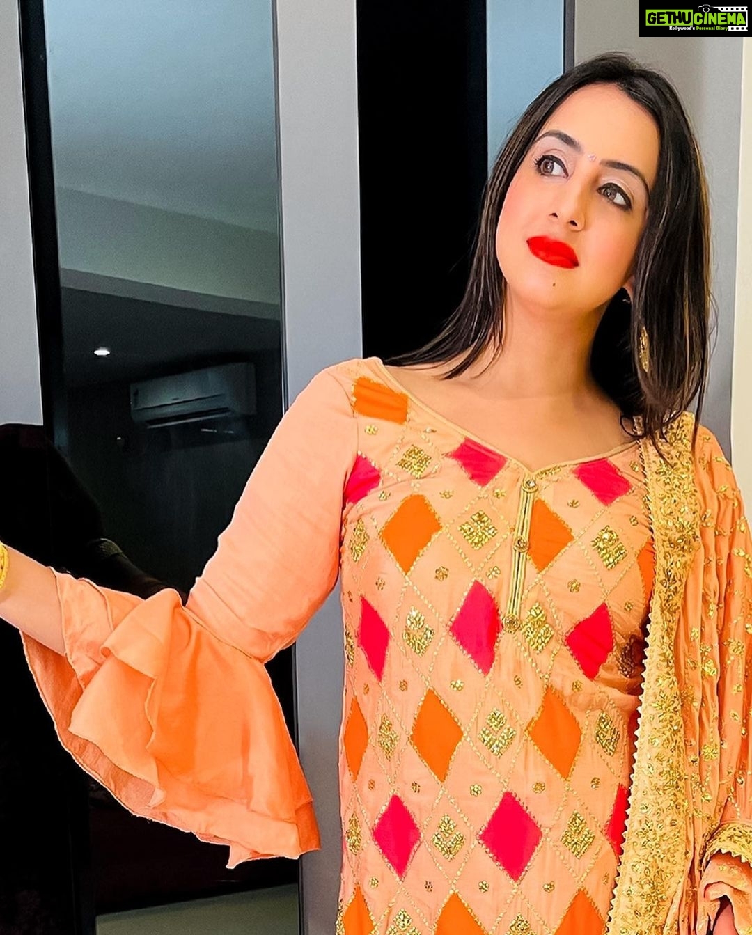 Sanjjanaa Instagram - Double Tap ❤️❤️❤️ Describe in detail how you love my outfit from #Rsbrothers ? Check out this beautiful dress “Bujjigadu” Sanjjanaa is flaunting by @rsbrothersindia - I’m so happy to be back on board with them as one of there leading #celebrityinfluencers … I simply love there variety of line up of collection … which is so cost effective says miss.Galrani … Stitched by my designer from Hyderabad Miss.Phani A very dedicated designer … 📸 @momina.momo Edited by @edits_hub07 . ❤️ ❤️ ❤️ #kannadathi #kannadaactress #kannadiga #Tollywood #TeluguCinema #Bahubali #TollywoodActress #Southindianactress #Sanjjanaa #Sanjjanaagalrani #bujjigadu #tamilwebseries #aivar #tamilcinema #swarnakhadgam #tamilfilmindustry #tamilactress #sanjanagalrani #sanjana. #celebrityinfluencer #indianfilmactress #southindianactress #indianbrands Telangana Hyderabad