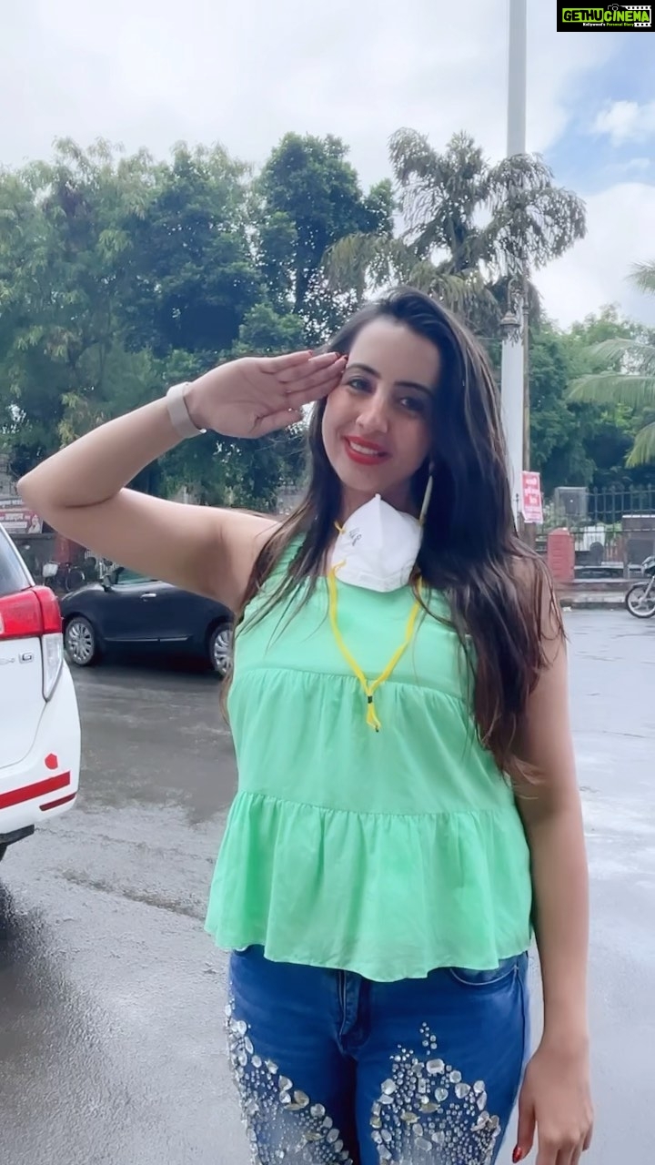 Sanjjanaa Instagram - Double Tap ❤️ Mera Bharath Mahaan , I Love My India 🙏 ❤️ ❤️ ❤️ ❤️ #celebrityinfluencer #indianfilmactress #southindianactress #indianbrands #sanjjanaa #sanjjanaaGalrani #bujjigadu #bangloreinfluencers #hyderabadinfluencers #mirrorsluxurysalons. #happyindependenceday #happyindependenceday🇮🇳 #happyday #fashionblogger