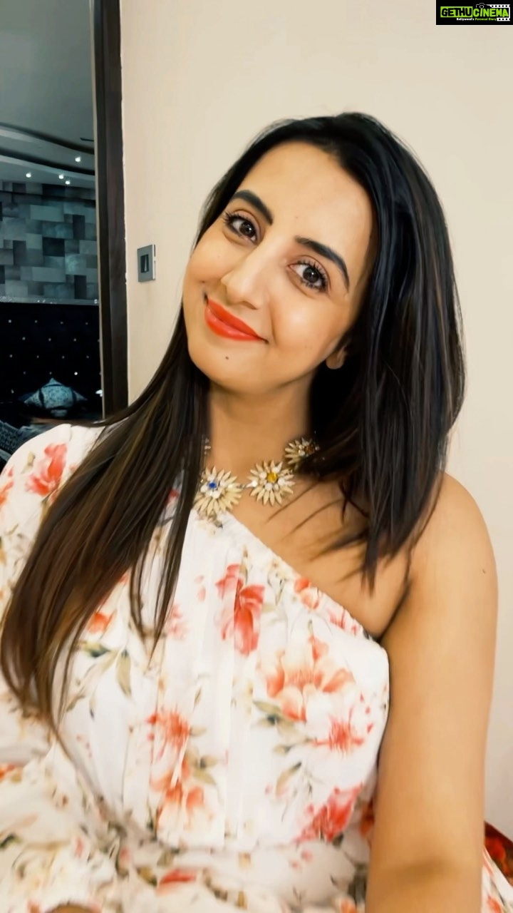 Sanjjanaa Instagram - #trending …. Just reached Pune … & we are here for the shoot of my Next Film which is a Malyalam film “ Choran” with & Eventually “Choran” is getting dubbed in all 4 South Indian Languages … Wish me Luck for my New Venture .. Hair & Make up by @the.nailartistry , Beautifully curated by @thatbonitagirl ❤️ ❤️ ❤️ ❤️ #celebrityinfluencer #indianfilmactress #southindianactress #indianbrands #sanjjanaa #sanjjanaaGalrani #bujjigadu #bangloreinfluencers #hyderabadinfluencers .